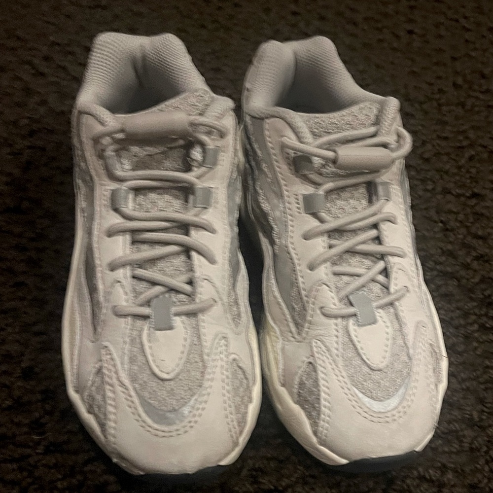 KID YEZZY SNEAKERS GRAY RUNNERS in original nox